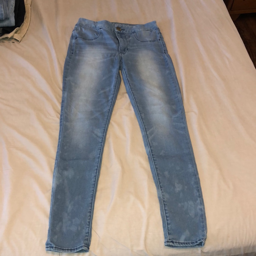Very light wash American eagle jeggings